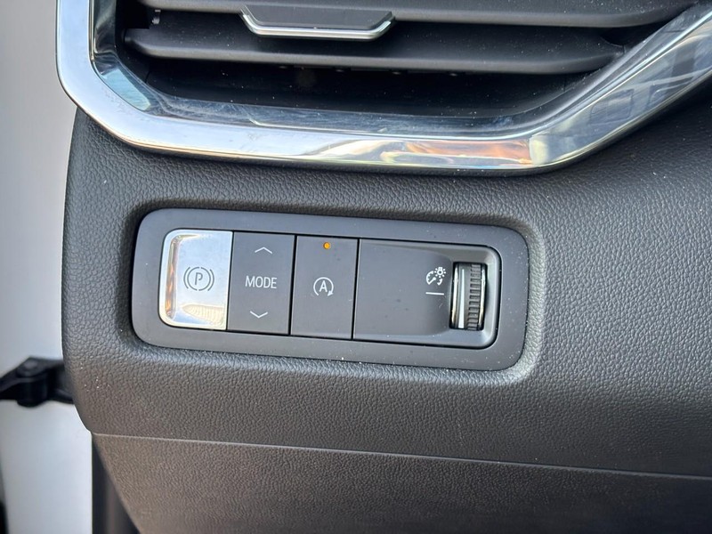 GMC Acadia Vehicle Full-screen Gallery Image 18