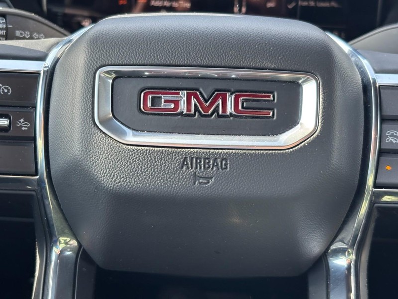 GMC Acadia Vehicle Full-screen Gallery Image 20