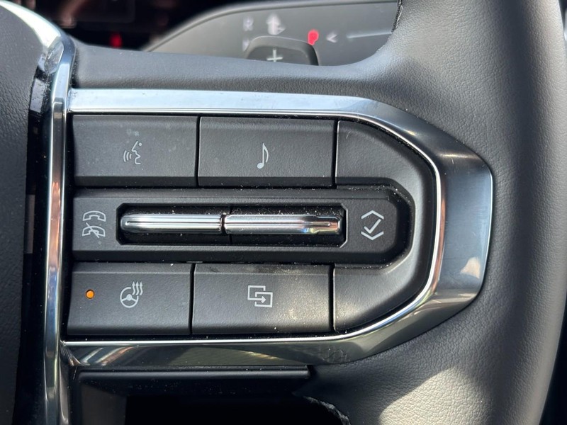 GMC Acadia Vehicle Full-screen Gallery Image 21