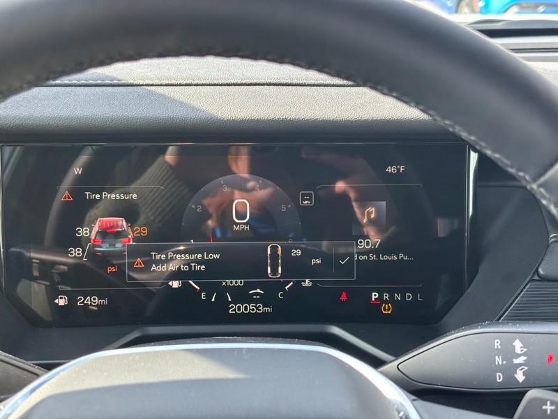 GMC Acadia Vehicle Full-screen Gallery Image 22