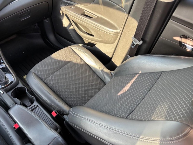 Buick Encore Vehicle Full-screen Gallery Image 14