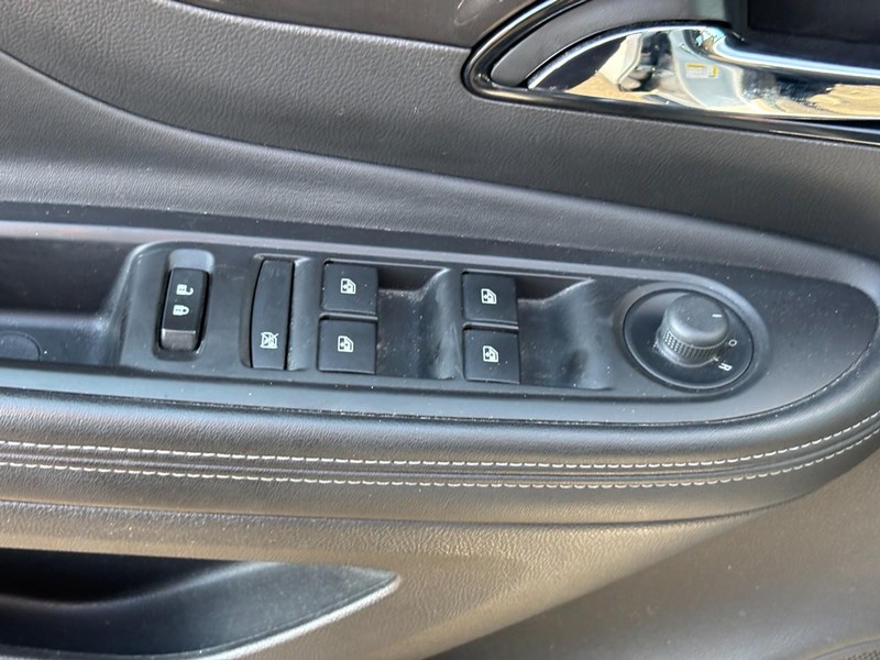 Buick Encore Vehicle Full-screen Gallery Image 16