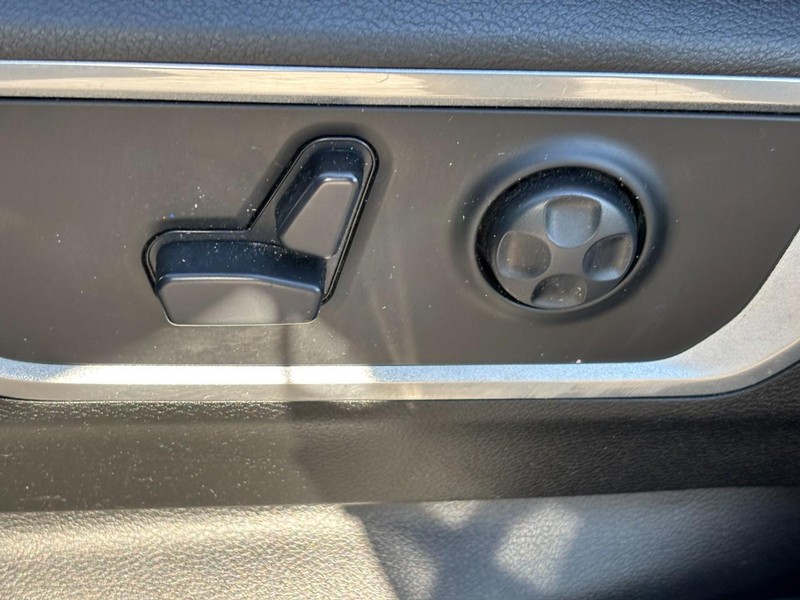 Ram 1500 Vehicle Full-screen Gallery Image 15