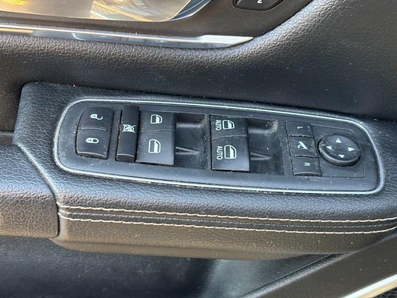 Ram 1500 Vehicle Full-screen Gallery Image 16