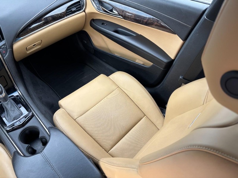 Cadillac ATS Vehicle Full-screen Gallery Image 14