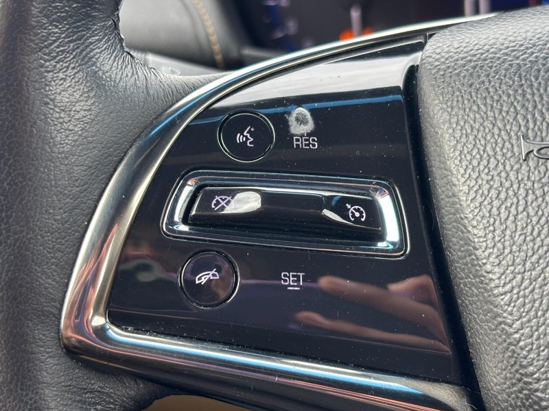 Cadillac ATS Vehicle Full-screen Gallery Image 17