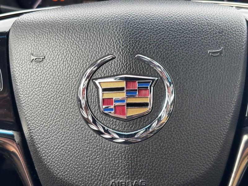 Cadillac ATS Vehicle Full-screen Gallery Image 18