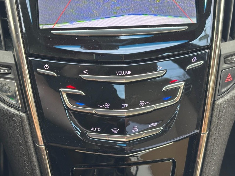 Cadillac ATS Vehicle Full-screen Gallery Image 23