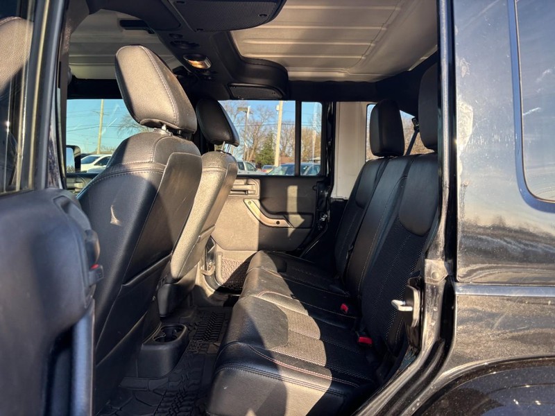 Jeep Wrangler Unlimited Vehicle Full-screen Gallery Image 9