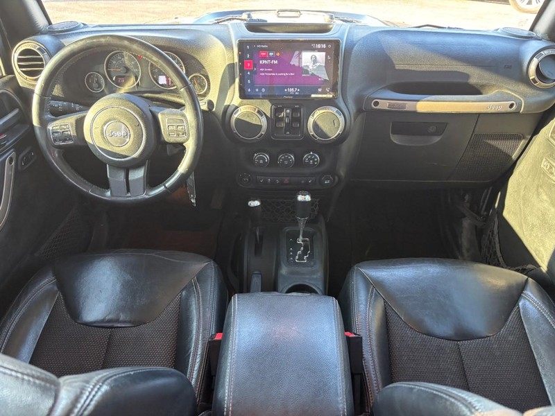 Jeep Wrangler Unlimited Vehicle Full-screen Gallery Image 10