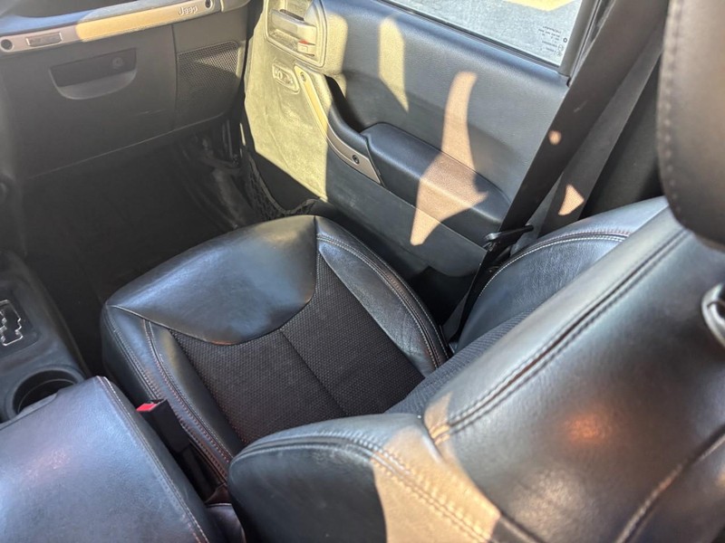 Jeep Wrangler Unlimited Vehicle Full-screen Gallery Image 13