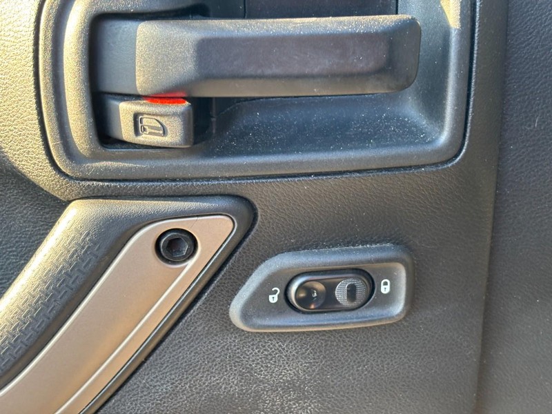 Jeep Wrangler Unlimited Vehicle Full-screen Gallery Image 15