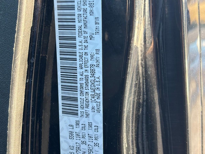 Jeep Wrangler Unlimited Vehicle Full-screen Gallery Image 22