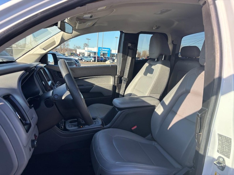 GMC Canyon Vehicle Full-screen Gallery Image 11