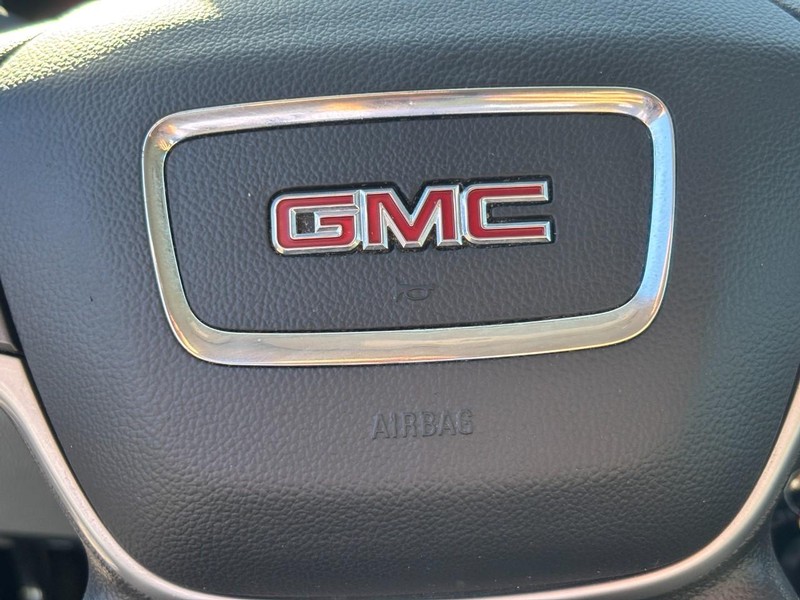 GMC Canyon Vehicle Full-screen Gallery Image 17