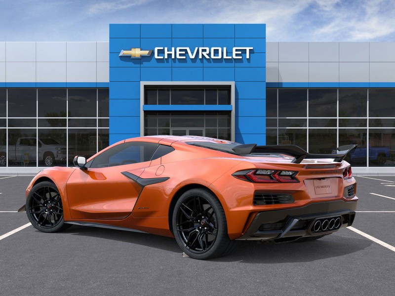 Chevrolet Corvette Vehicle Full-screen Gallery Image 3