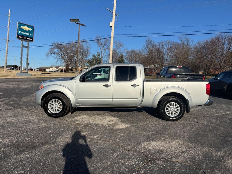 Nissan Frontier Vehicle Full-screen Gallery Image 2