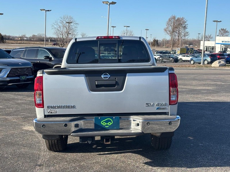 Nissan Frontier Vehicle Full-screen Gallery Image 4