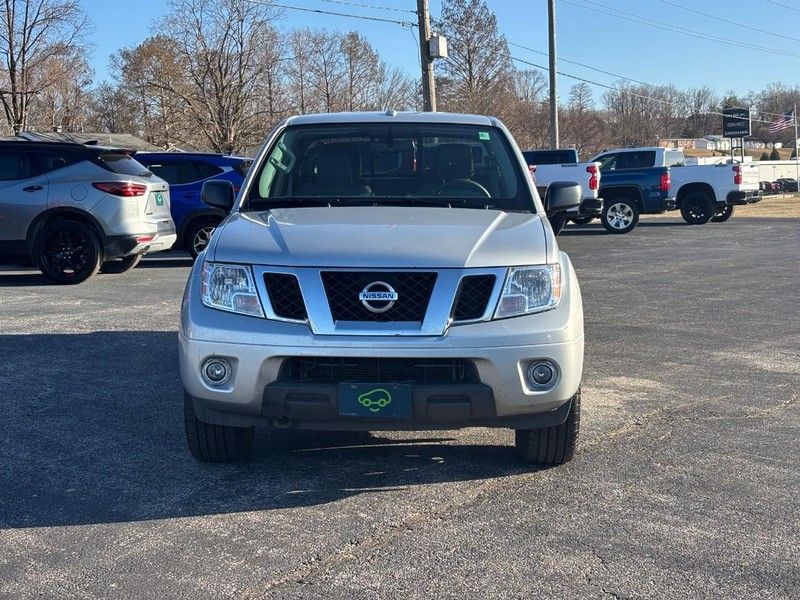Nissan Frontier Vehicle Full-screen Gallery Image 8