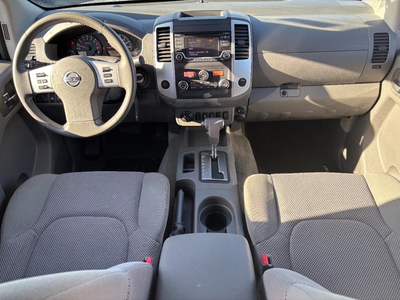 Nissan Frontier Vehicle Full-screen Gallery Image 11