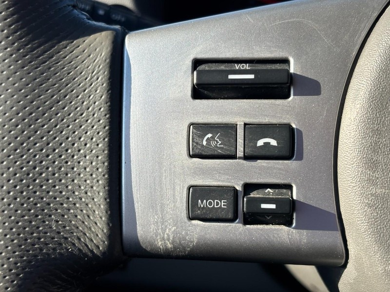 Nissan Frontier Vehicle Full-screen Gallery Image 17