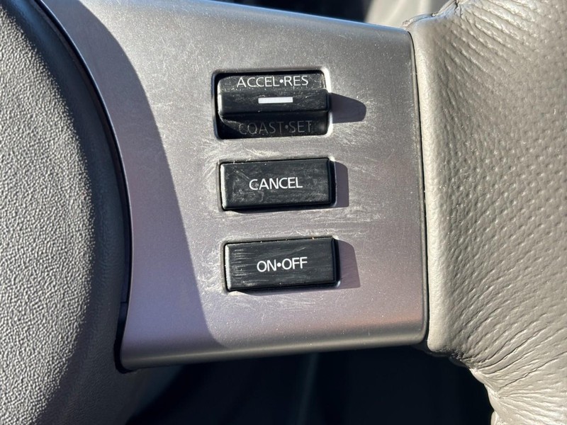 Nissan Frontier Vehicle Full-screen Gallery Image 19