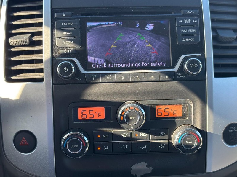 Nissan Frontier Vehicle Full-screen Gallery Image 22