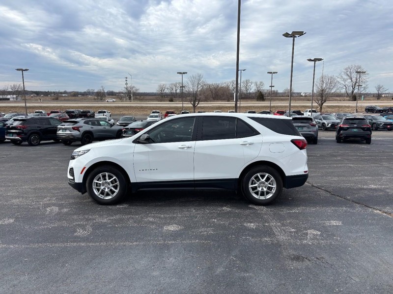 Chevrolet Equinox Vehicle Full-screen Gallery Image 02