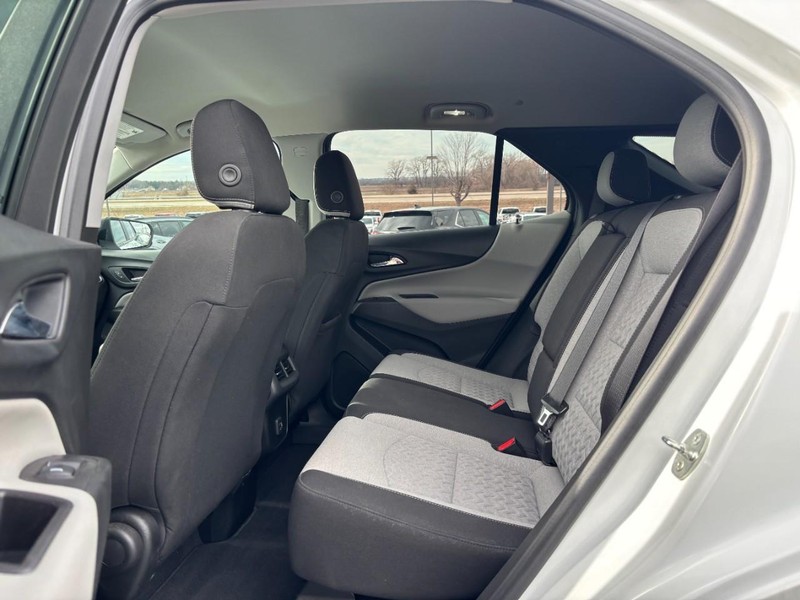 Chevrolet Equinox Vehicle Full-screen Gallery Image 10