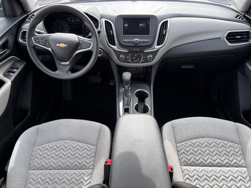 Chevrolet Equinox Vehicle Full-screen Gallery Image 11
