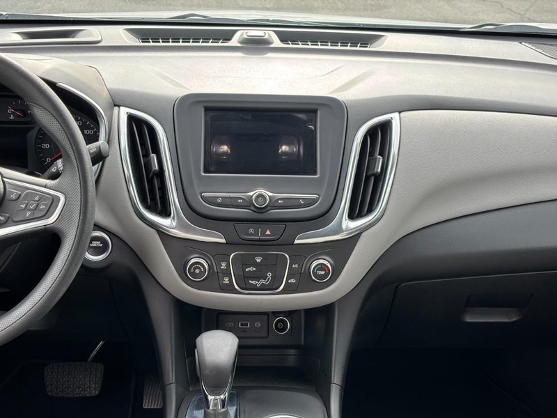 Chevrolet Equinox Vehicle Full-screen Gallery Image 13