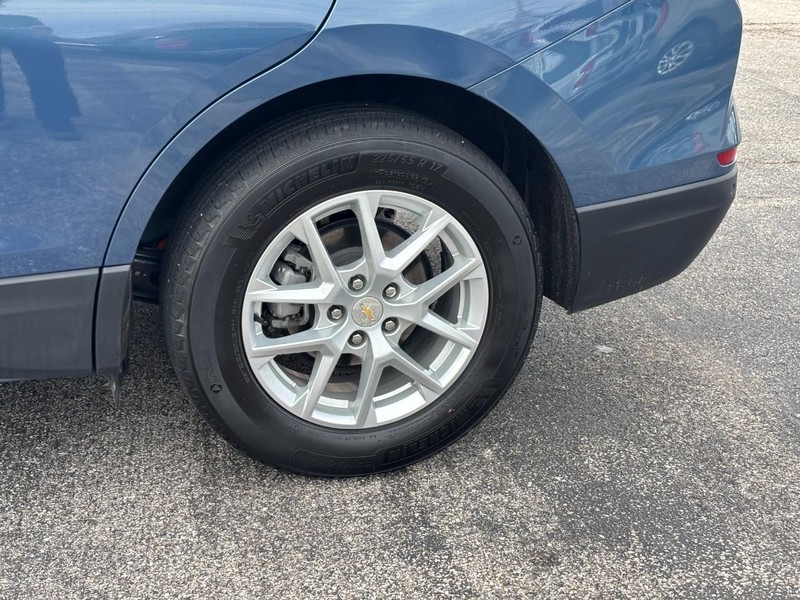 Chevrolet Equinox Vehicle Full-screen Gallery Image 9