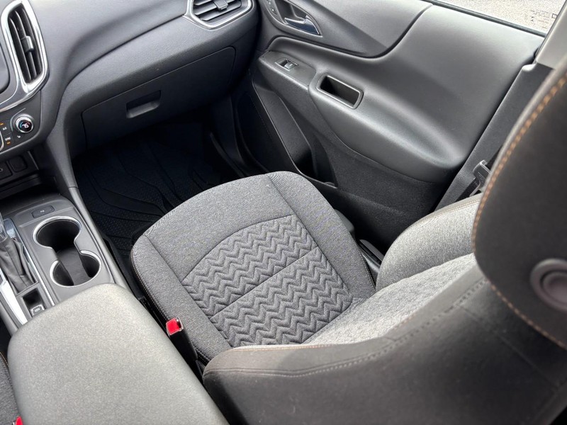 Chevrolet Equinox Vehicle Full-screen Gallery Image 14