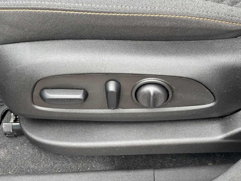 Chevrolet Equinox Vehicle Full-screen Gallery Image 15