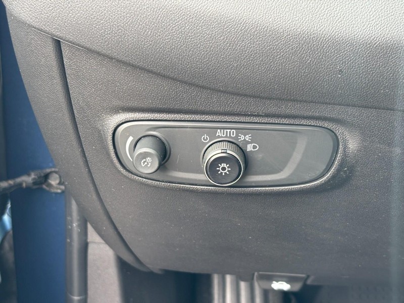 Chevrolet Equinox Vehicle Full-screen Gallery Image 18