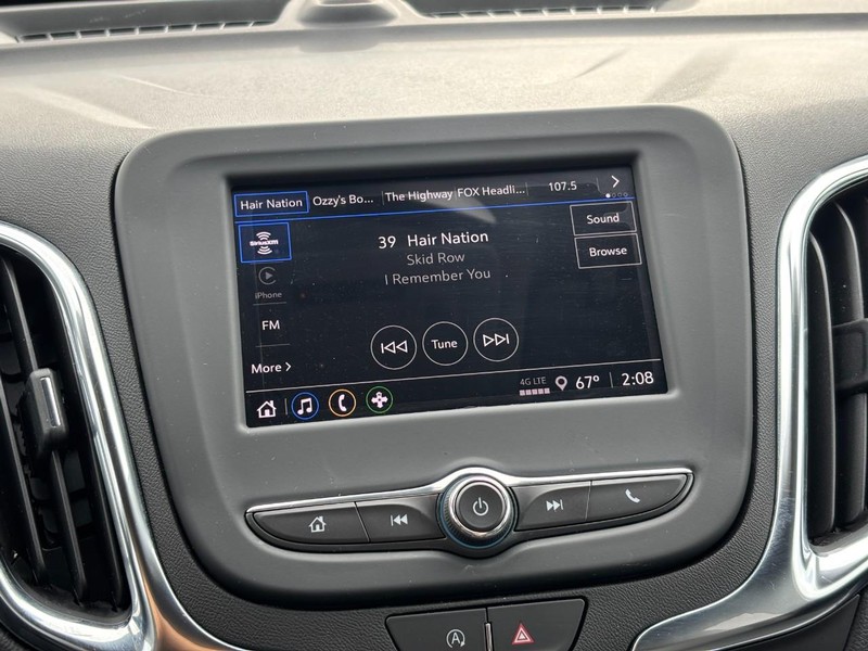 Chevrolet Equinox Vehicle Full-screen Gallery Image 23