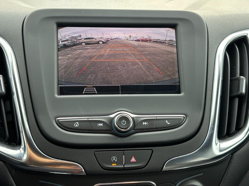 Chevrolet Equinox Vehicle Full-screen Gallery Image 24