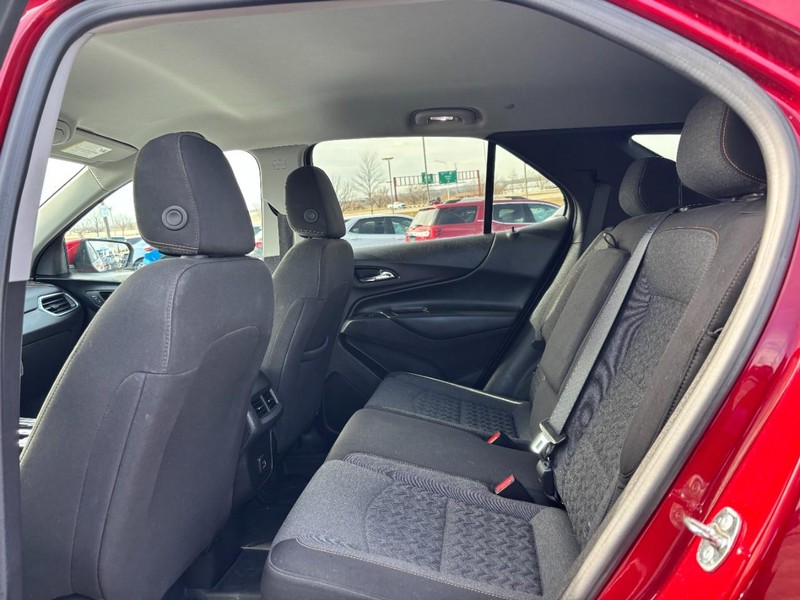 Chevrolet Equinox Vehicle Full-screen Gallery Image 10