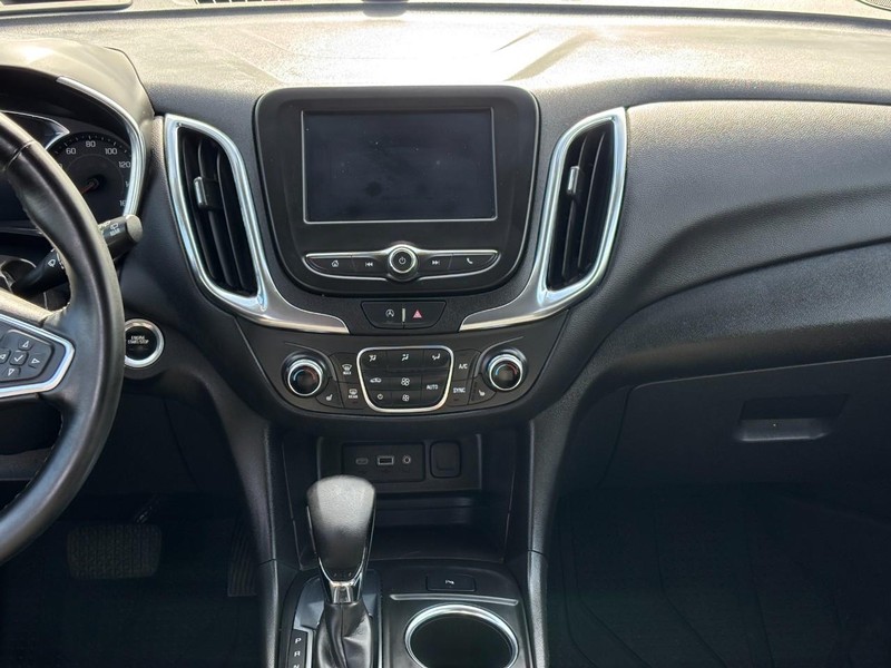 Chevrolet Equinox Vehicle Full-screen Gallery Image 13