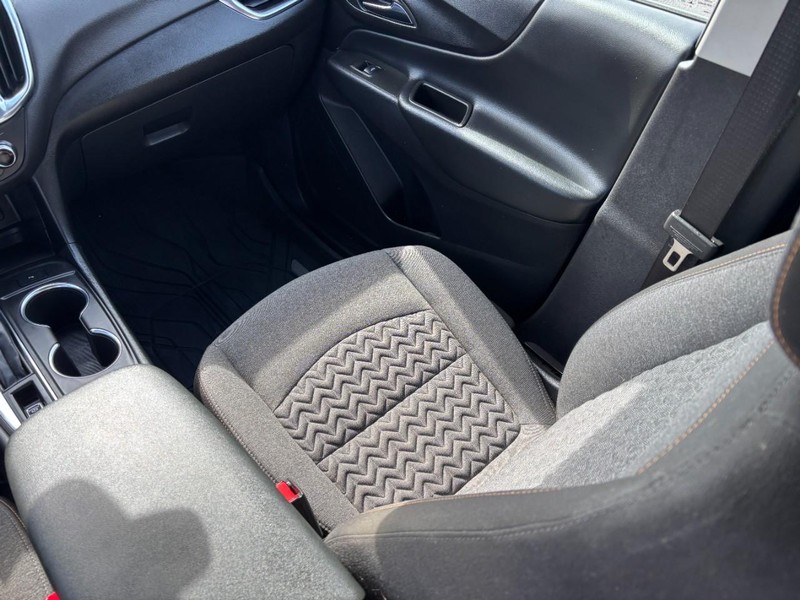 Chevrolet Equinox Vehicle Full-screen Gallery Image 14