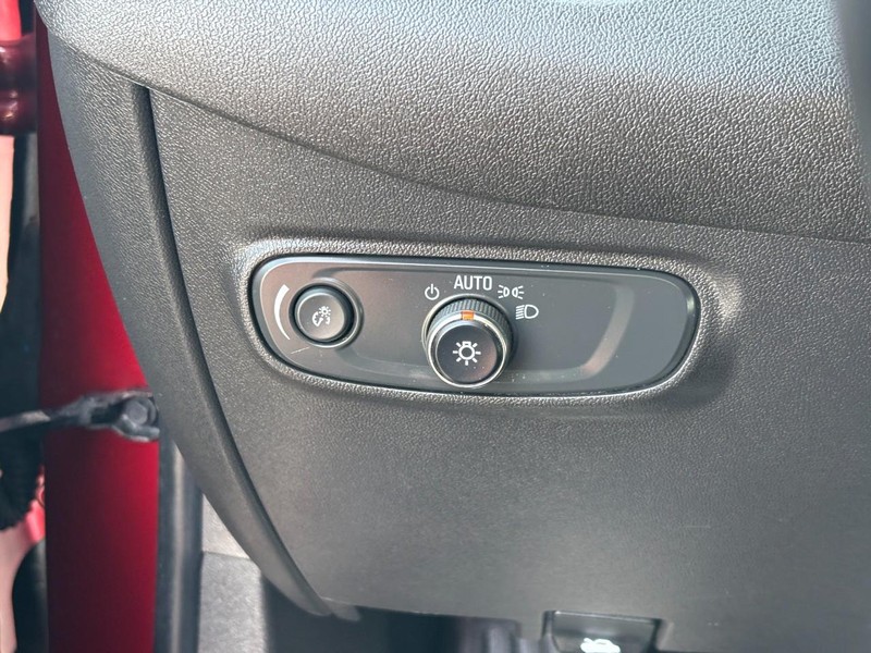 Chevrolet Equinox Vehicle Full-screen Gallery Image 17