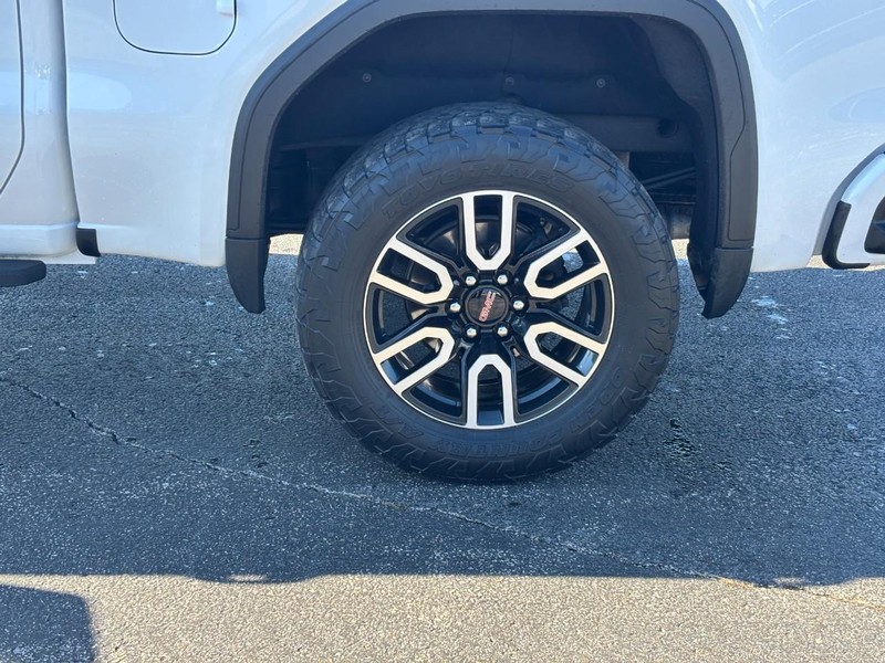 GMC Sierra 1500 Vehicle Full-screen Gallery Image 9