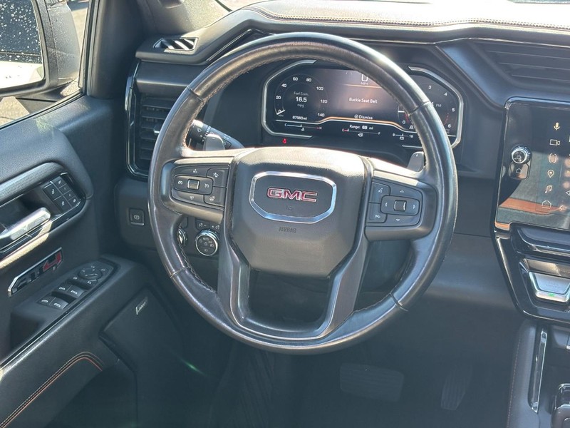 GMC Sierra 1500 Vehicle Full-screen Gallery Image 12