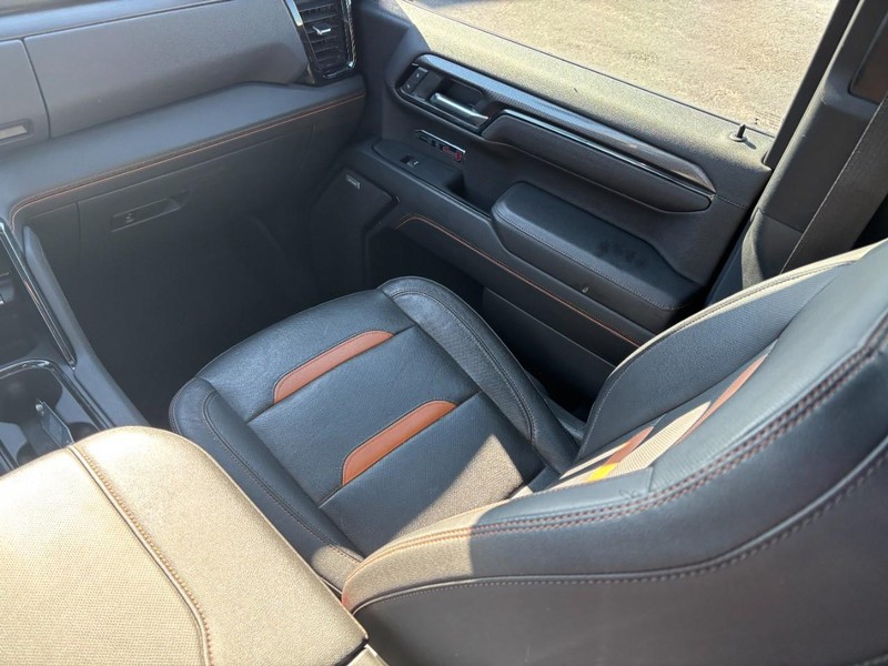 GMC Sierra 1500 Vehicle Full-screen Gallery Image 14