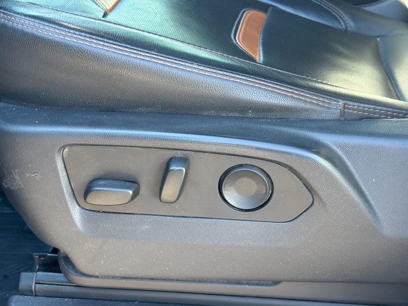 GMC Sierra 1500 Vehicle Full-screen Gallery Image 15