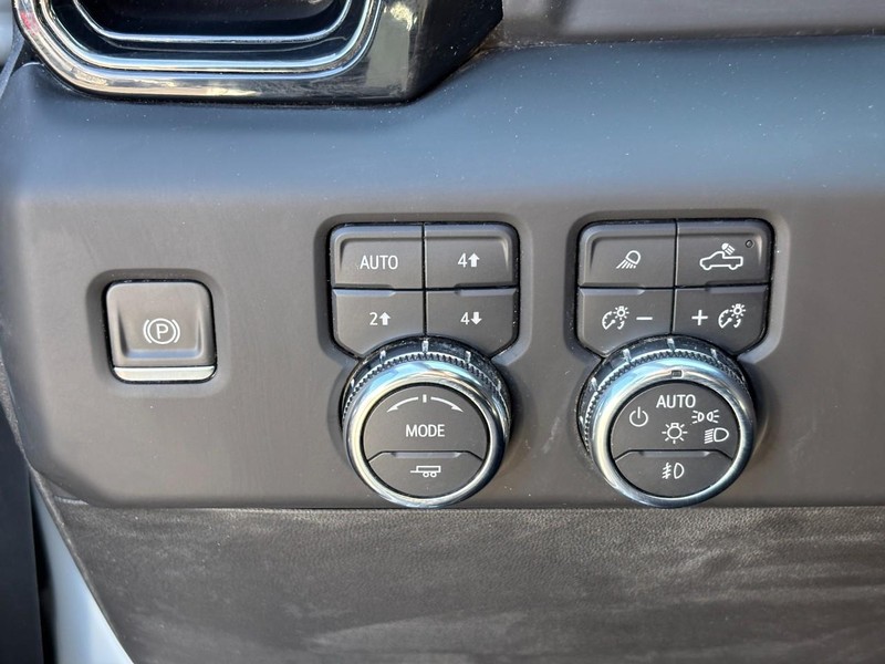 GMC Sierra 1500 Vehicle Full-screen Gallery Image 17