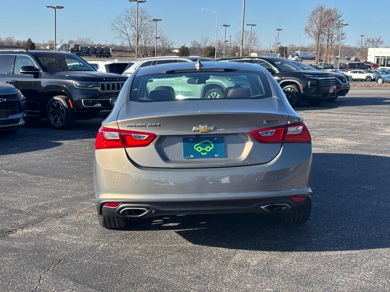 Chevrolet Malibu Vehicle Full-screen Gallery Image 4