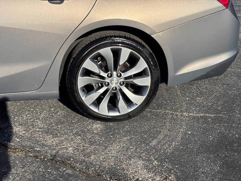 Chevrolet Malibu Vehicle Full-screen Gallery Image 9