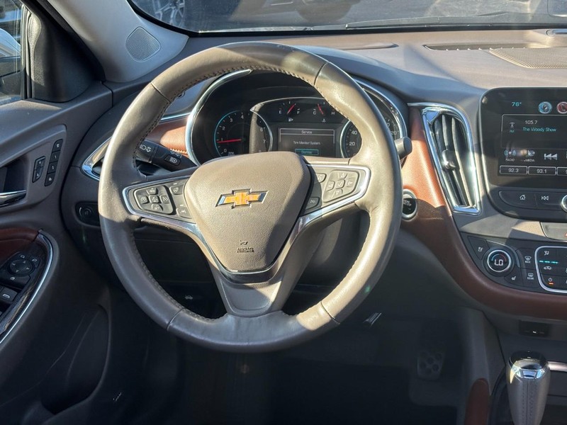 Chevrolet Malibu Vehicle Full-screen Gallery Image 12