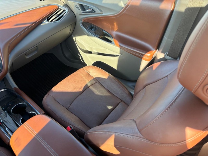 Chevrolet Malibu Vehicle Full-screen Gallery Image 14